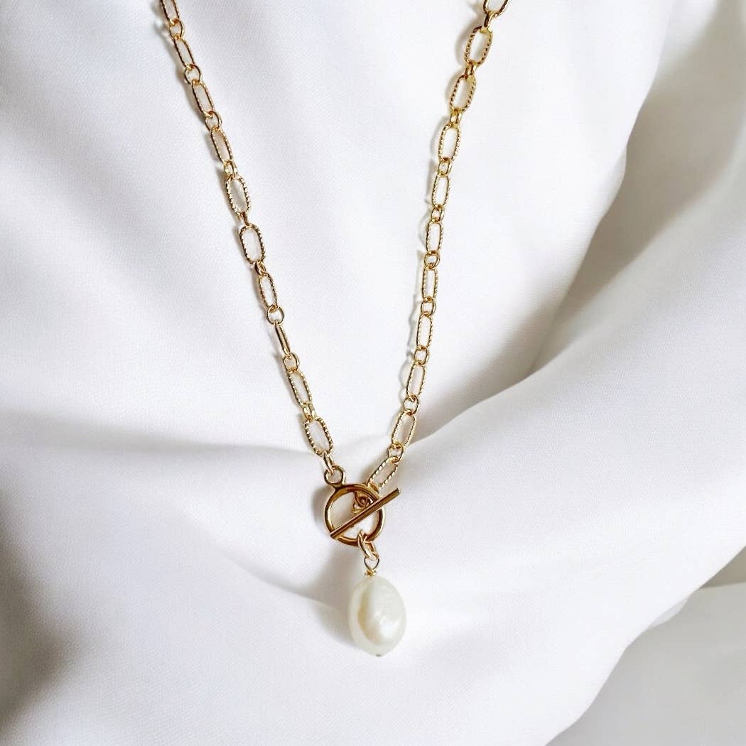 Savannah Pearl Toggle Necklace