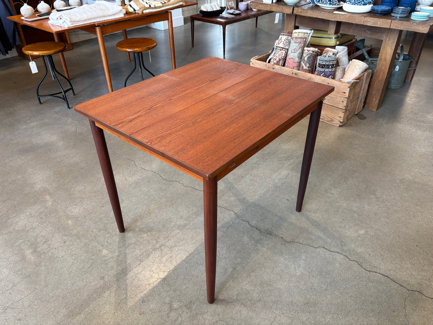 Oval Drop-Leaf Dining Table