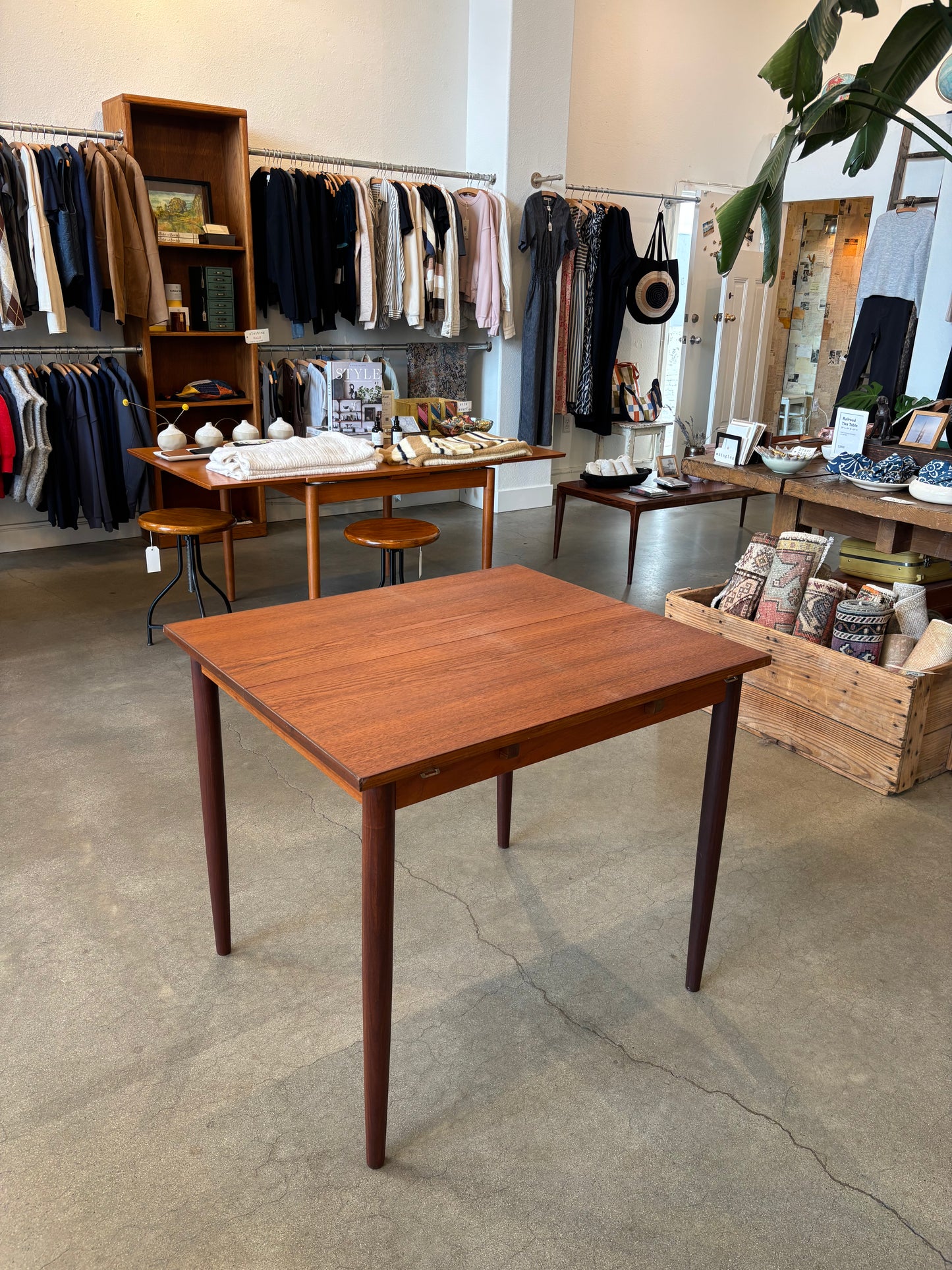 Oval Drop-Leaf Dining Table