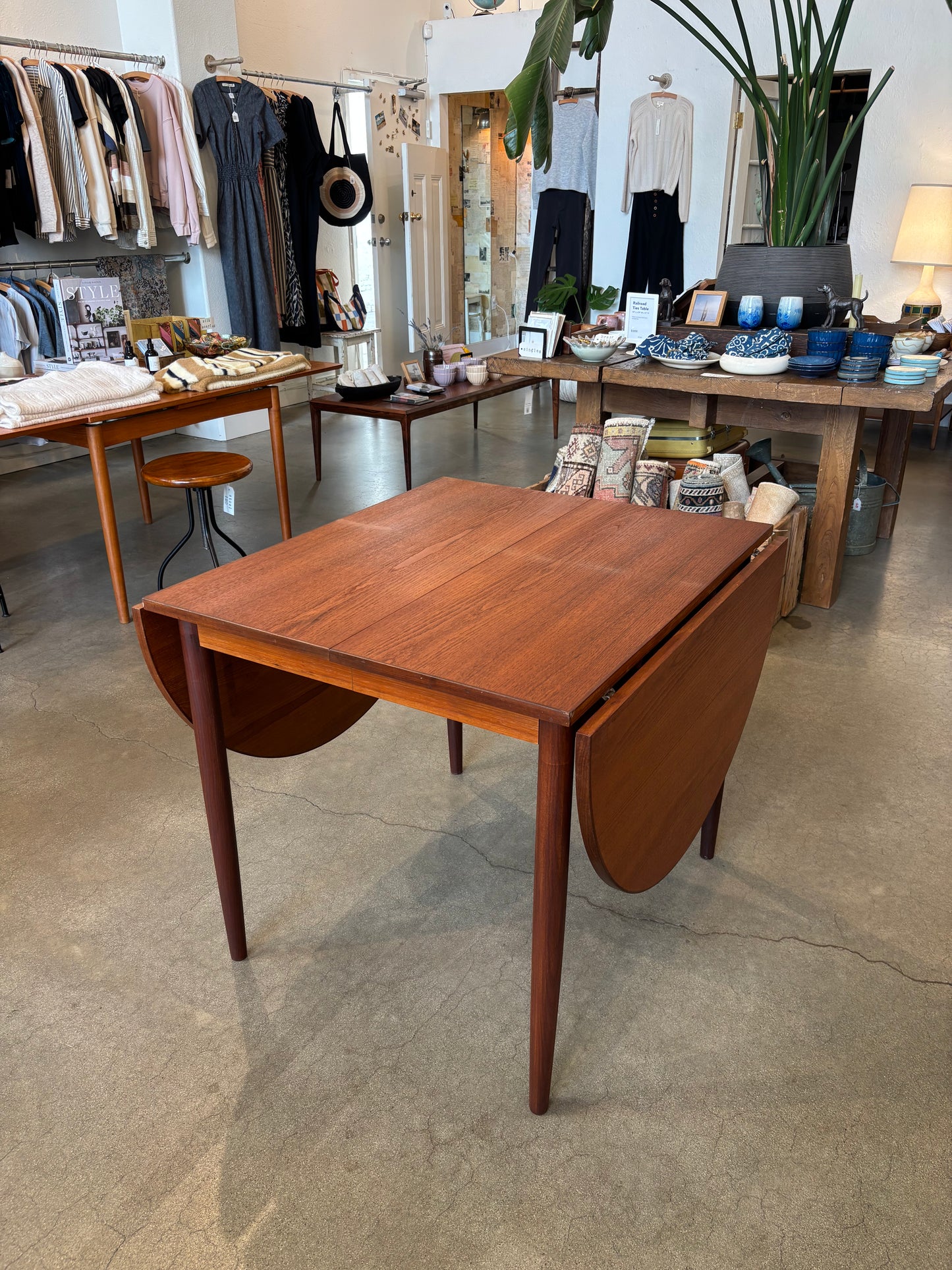 Oval Drop-Leaf Dining Table