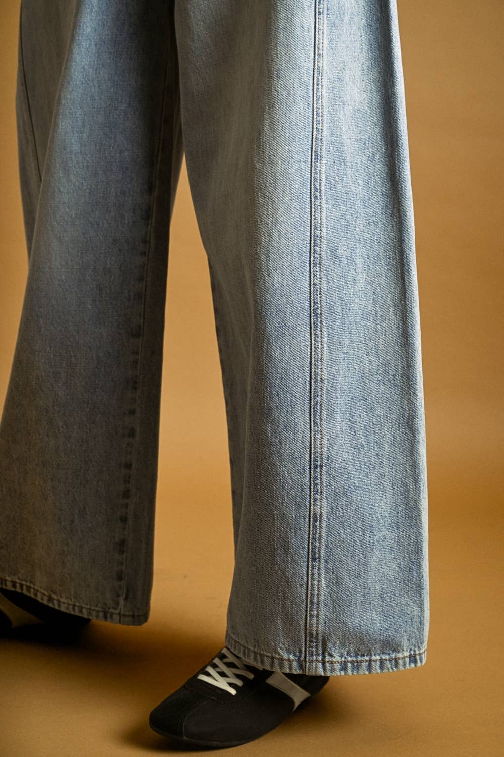 Wide Leg Paneled Jeans
